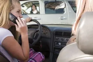 teen-driver-texting-while-driving
