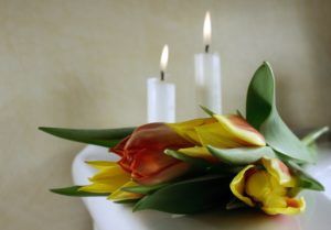 funeral-candles-tulips